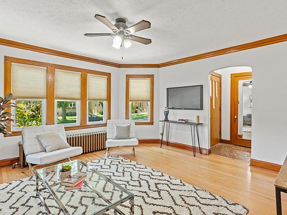 5th image of 5924 W Cornelia Ave