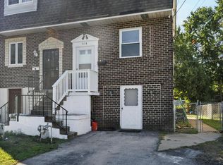 820 School Ln, Folcroft, PA 19032