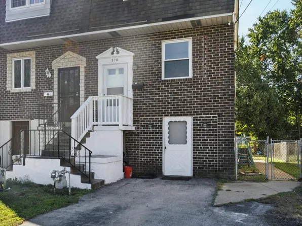 820 School Ln, Folcroft, PA 19032