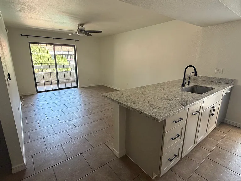 3119 W Cochise Dr #252 — Photo 5