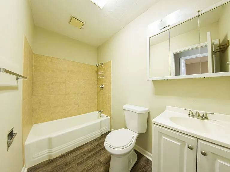 708 W 1st Ave — Photo 10