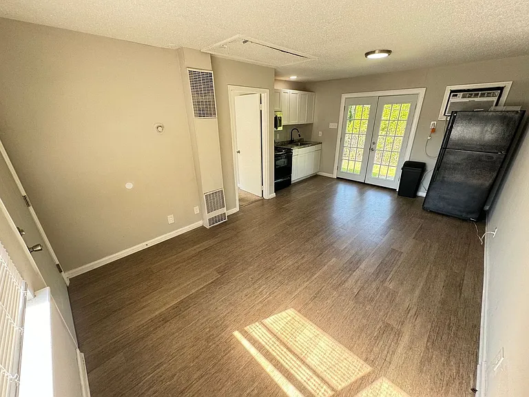 306 N Jackson St — Photo 7
