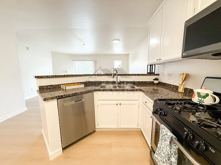 7323 WINNETKA — Photo 6