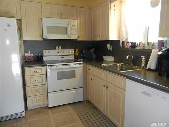 4th image of 360 Bayside Ave