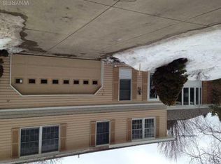 38 Green Lake Dr, Orchard Park, NY 14127