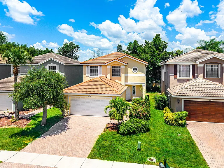 5477 Queenship Ct — Photo 36