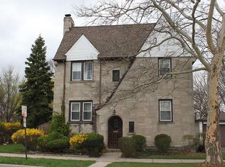 1450 Pitner Ave, Evanston, IL 60201