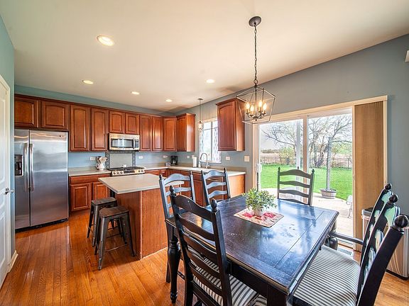 3rd image of 2382 Emerald Ln