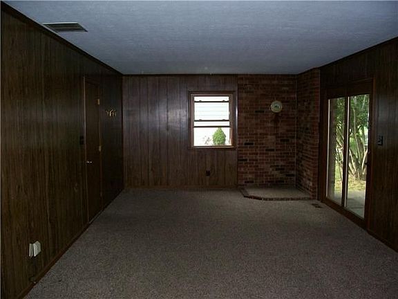 5th image of 2819 S Stanley Dr