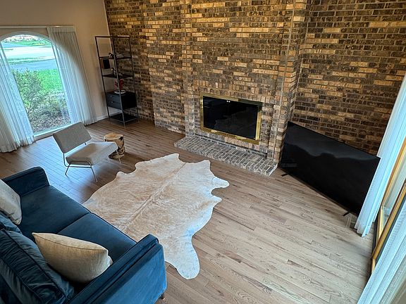 3rd image of 1119 Deerfield Rd