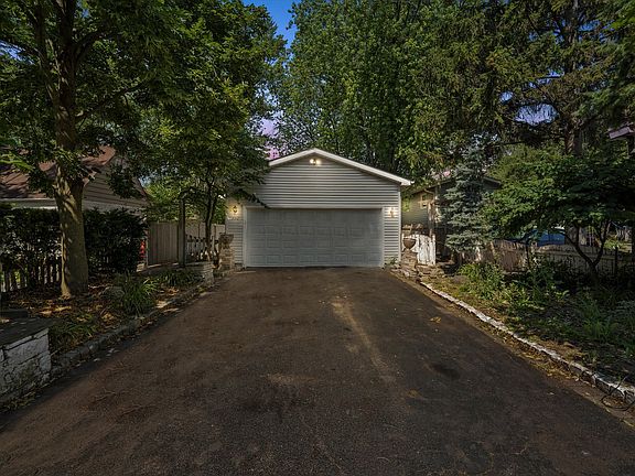 2nd image of 332 Forest Glen Dr