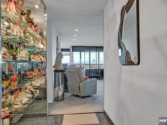 5th image of 5 Horizon Rd APT 2909