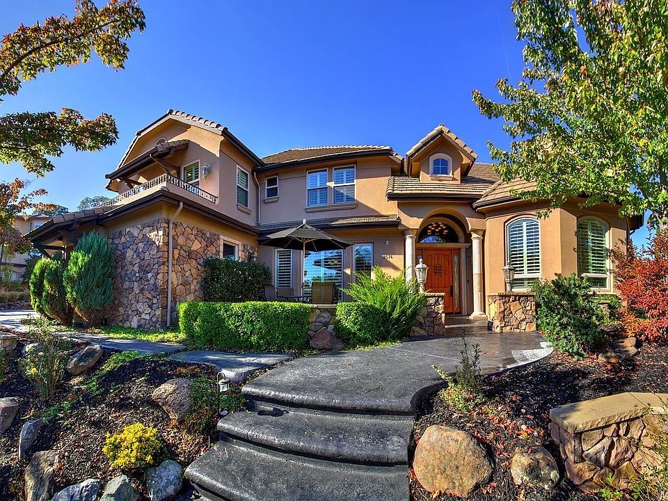 2nd image of 2574 Clubhouse Dr W