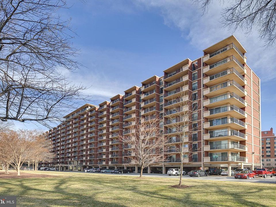 1st image of 1300 Army Navy Dr APT 201