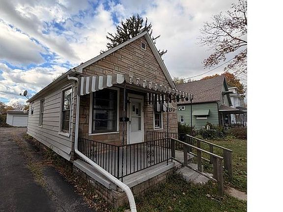 4th image of 636 White St