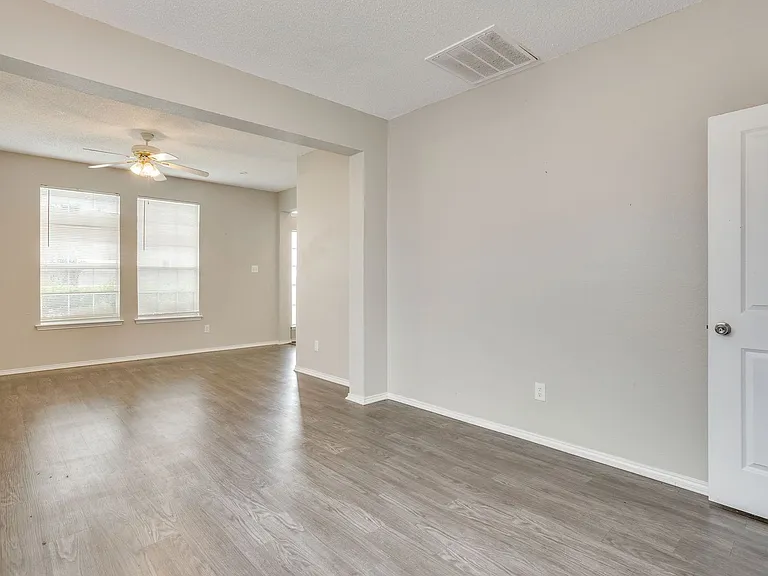 2701 Clovermeadow Dr — Photo 14