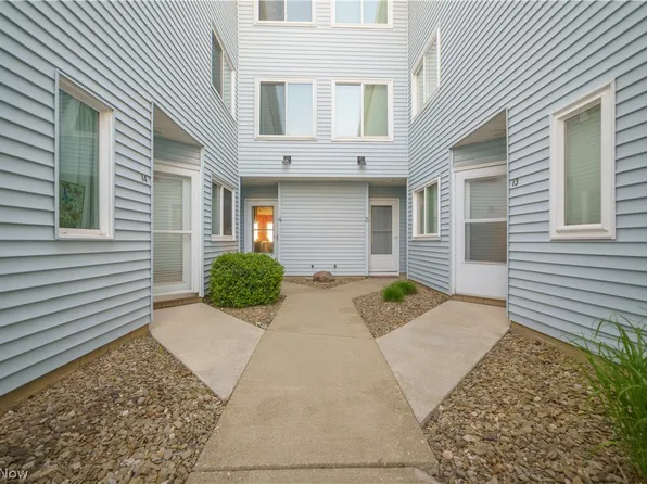 208 Park Ave APT 4, Conneaut, OH 44030