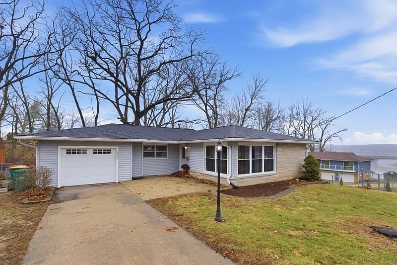 1st image of 625 Davis Ct