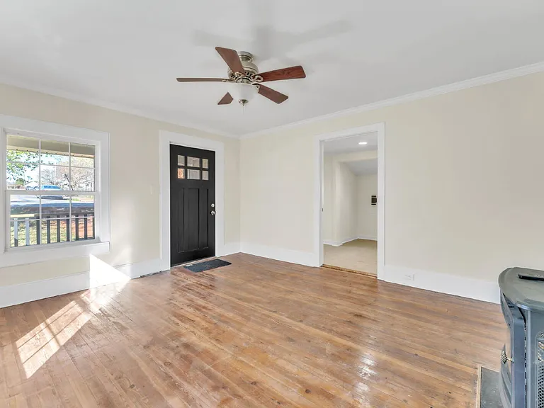 4 Walnut St #A — Photo 5