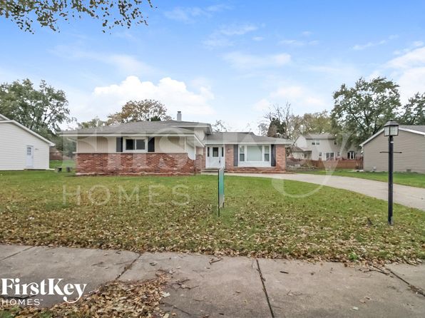 6S124 Lakewood Dr