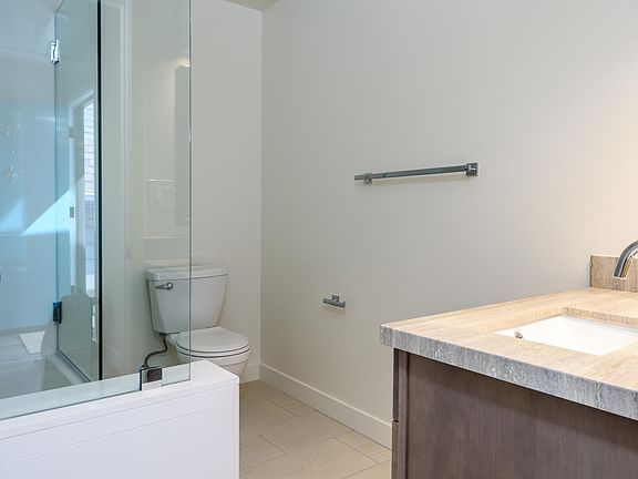 2nd image of 641 Grand Ave APT 3