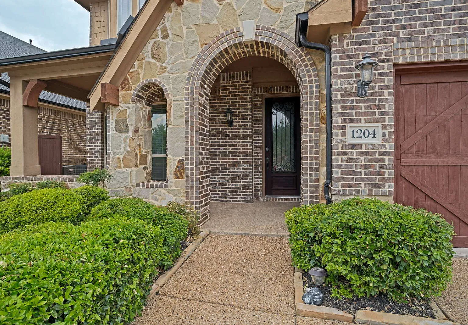 4 bed, 3.5 bath, 3241 sqft, $3,075 — Photo 2