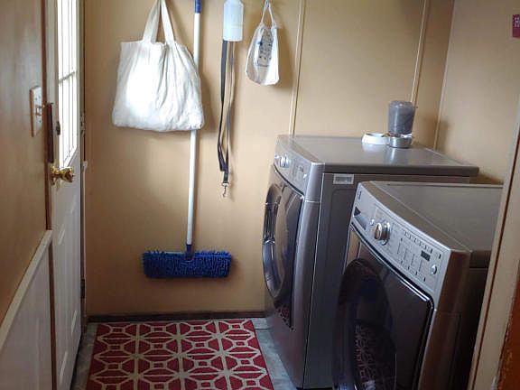 4th image of 1523 E Clinton Ln