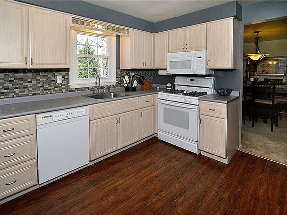 2nd image of 142 Kelvington Dr