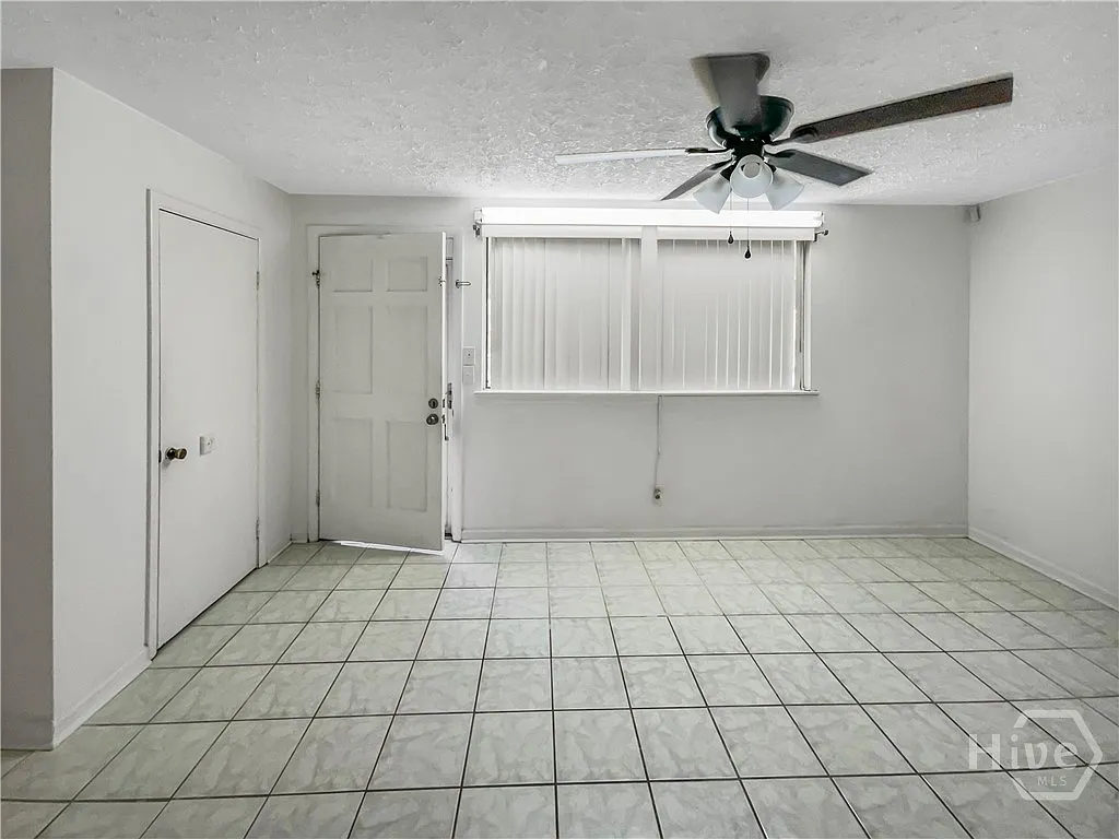 3 bed, 1.0 bath, 1225 sqft, $1,750 — Photo 3