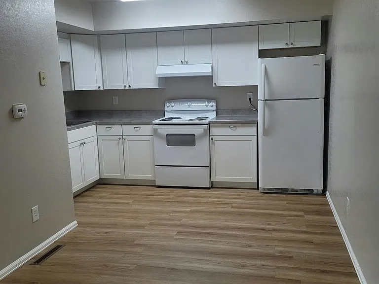 Kitchen/Eating Area