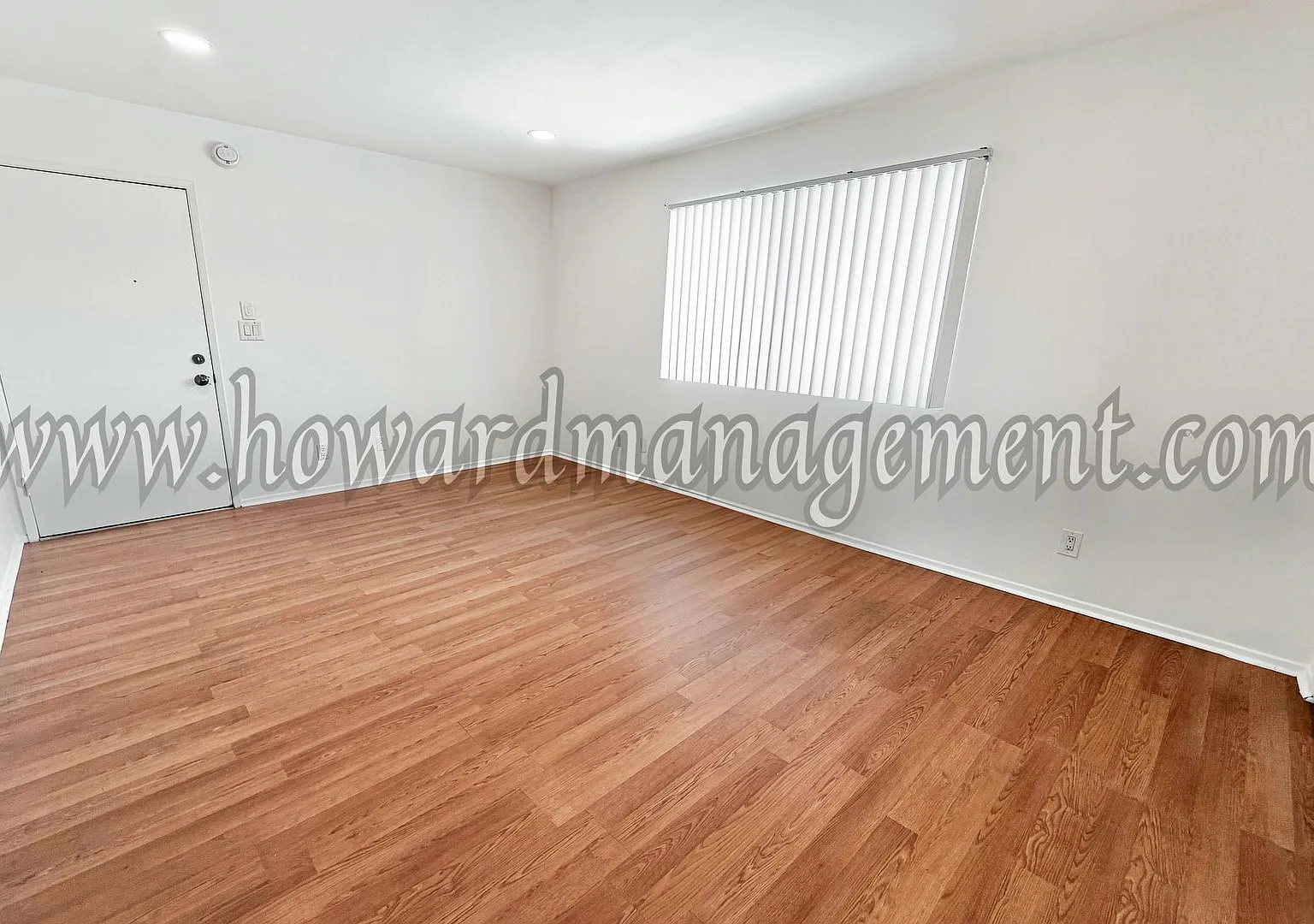 560 Grand — Photo 2