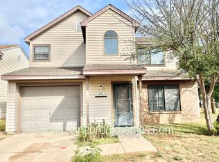 225 Fireball Dr, Clovis, NM 88101
