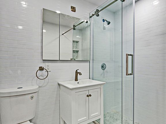 3rd image of 3615 Oxford Ave APT 13