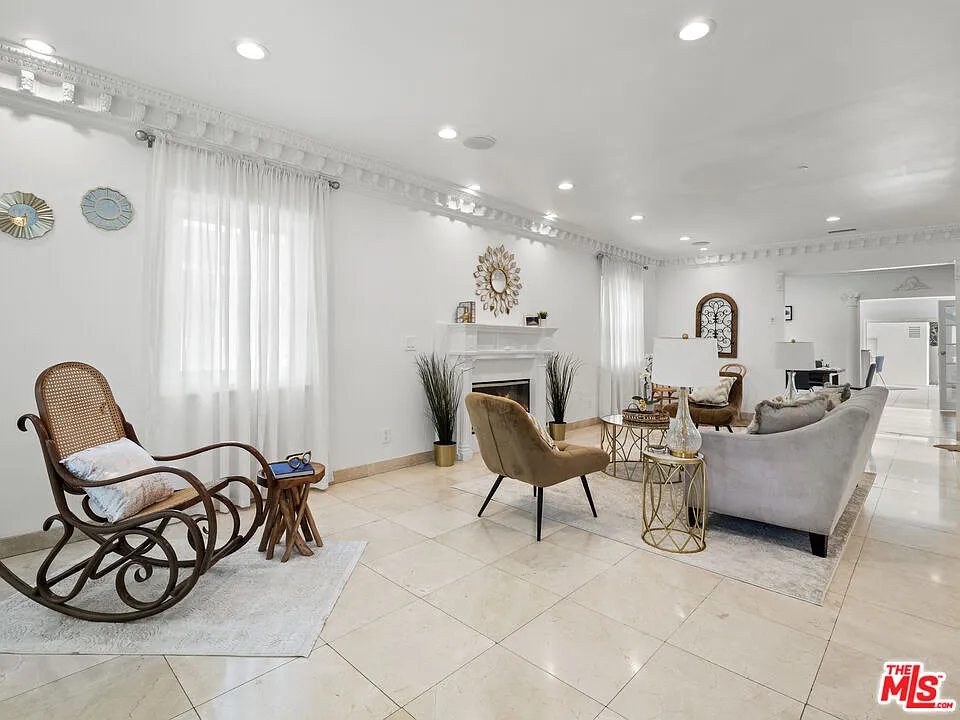 4 bed, 3.5 bath, 2550 sqft, $8,250 — Photo 3