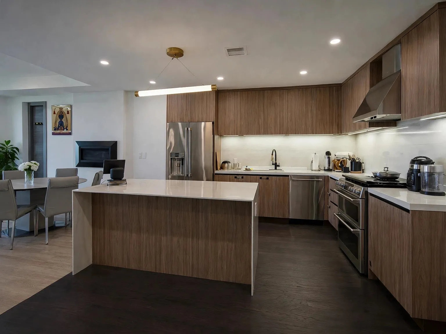 2 bed, 2.0 bath, 1308 sqft, $7,500 — Photo 4