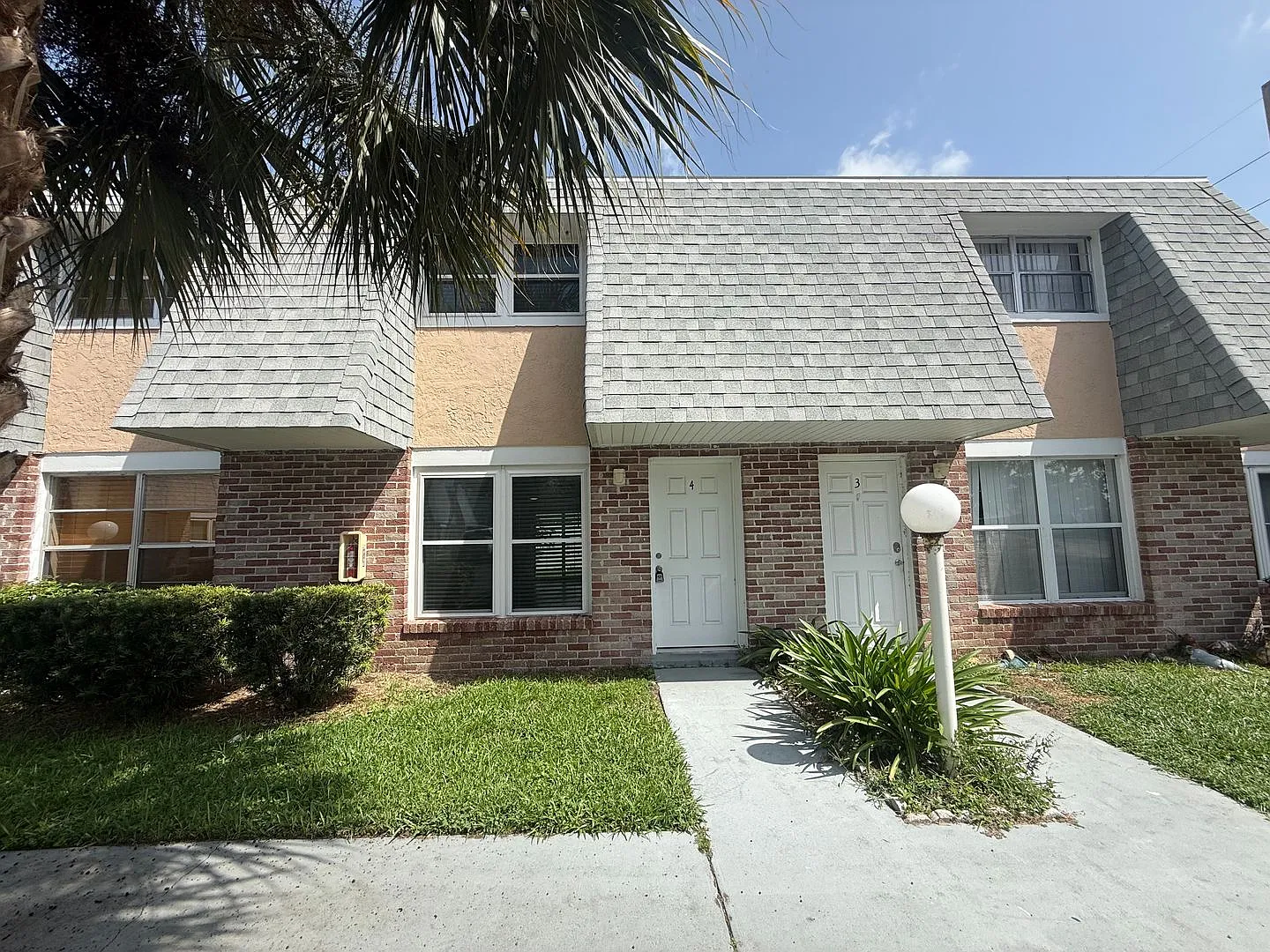 Inviting 2-bedroom, 1.5-bath home in South Daytona — Photo 2