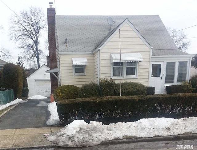1st image of 128 Manhattan Ave