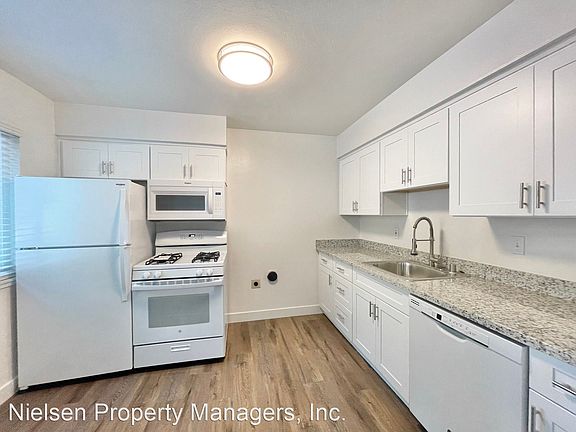 4th image of 2517 Sierra Blvd