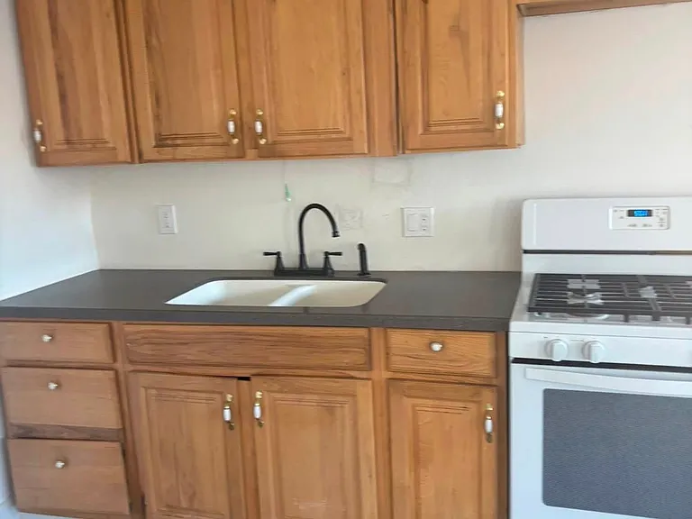 1334 W Avenue H9 — Photo 8