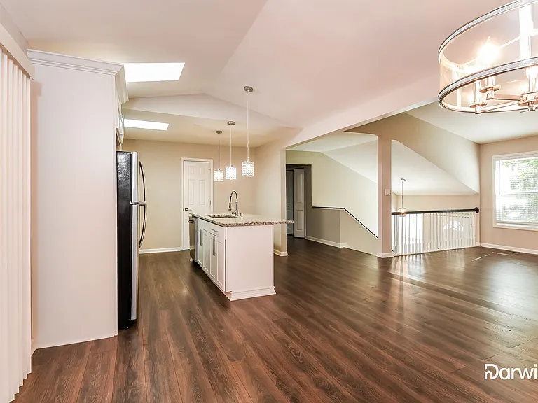 517 Hollow Ct — Photo 4