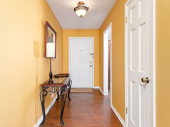 4th image of 517 Sherwood Ct