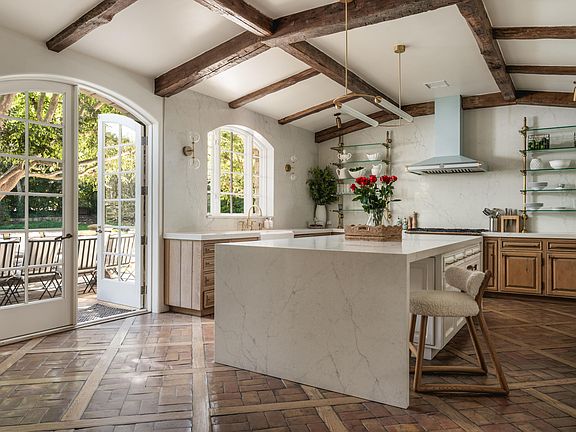 5th image of 1567 E Valley Rd