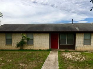 513 E Antonio St, Uvalde, TX 78801