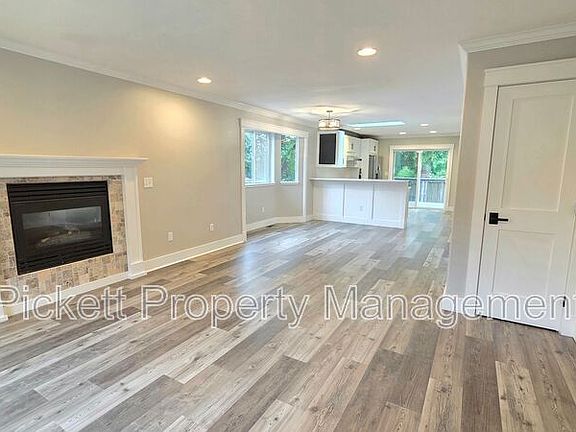 4th image of 1331 NE Gilmax Ln