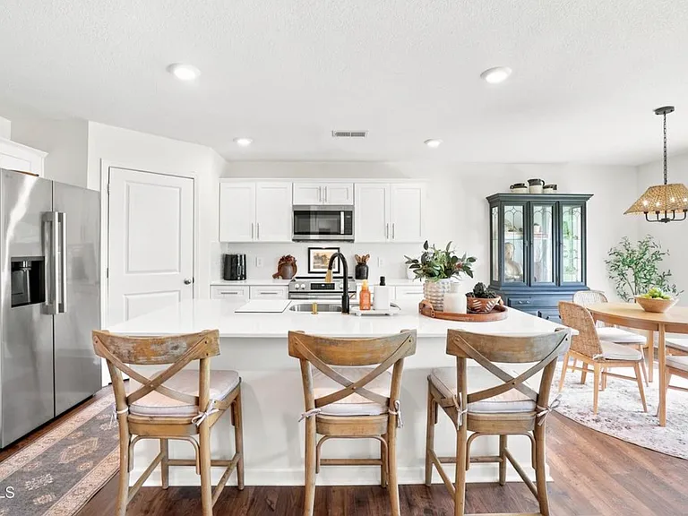 1041 Persimmon Ln — Photo 9