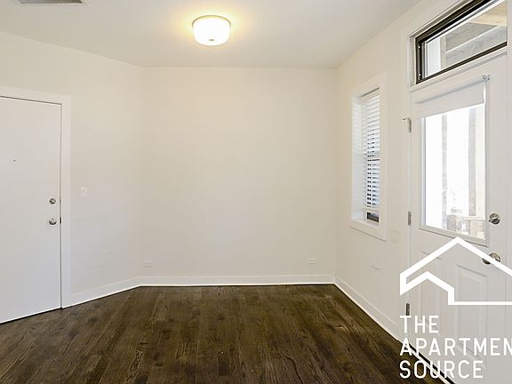 4th image of 1600 W Belle Plaine Ave #2