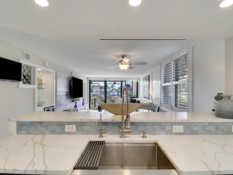 515 Bay Colony Dr N — Photo 6