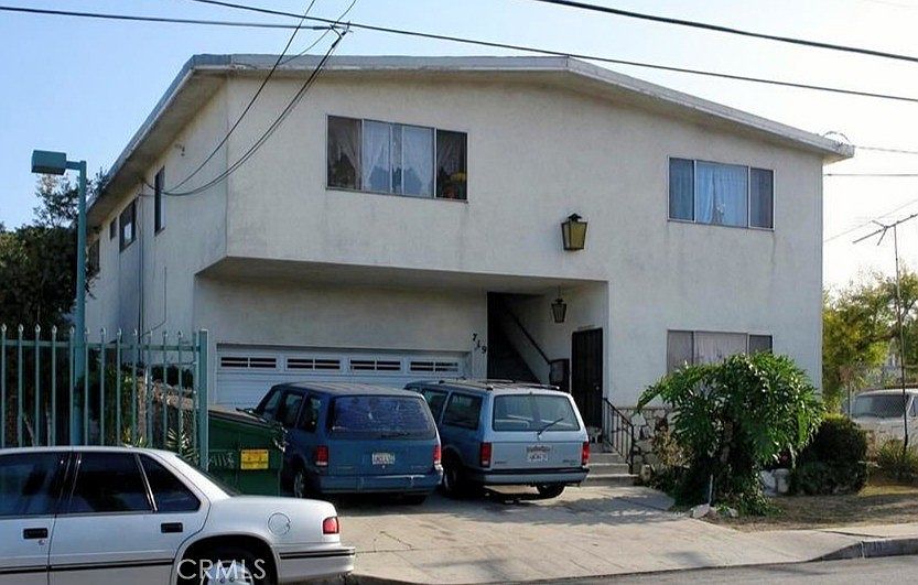 1st image of 719 E 65th St