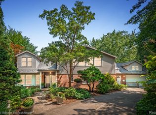 21200 W Thirteen Mile Rd, Beverly Hills, MI 48025