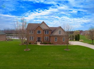 2575 Woodland Farms Dr, Columbus, IN 47201